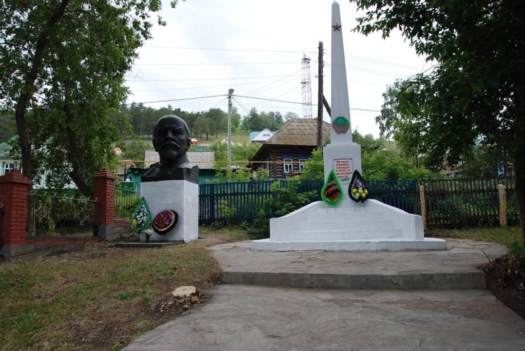 Памятник 50-летию Октябрьской революции