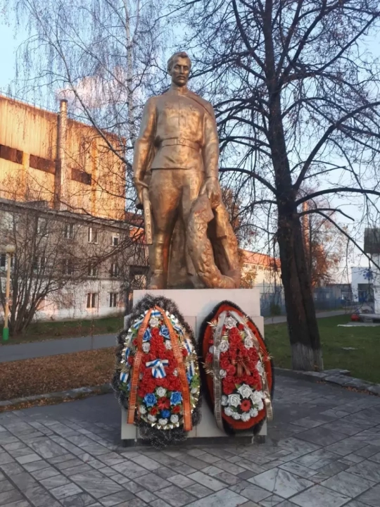 Памятник погибшим заводчанам