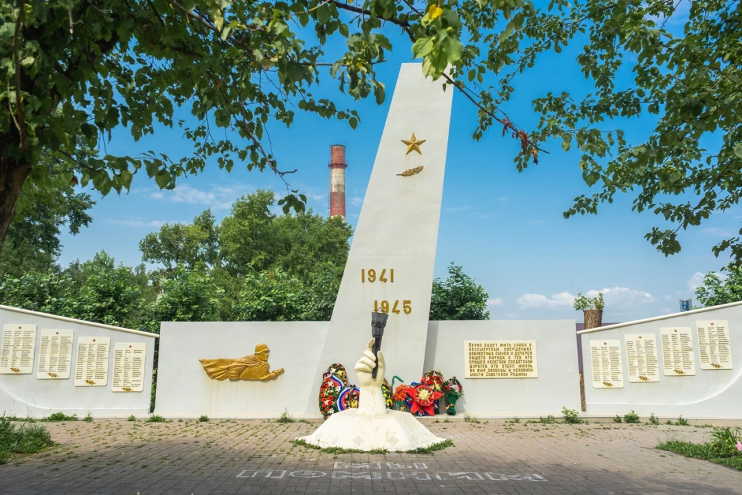 Сквер Славы и Мемориал ВОВ