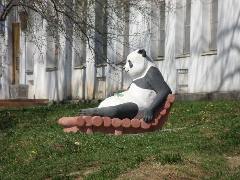 Скульптура «Добрый панда»