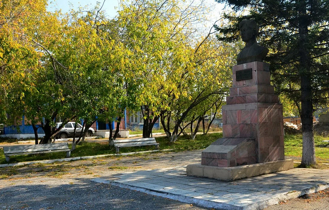 Бюст И.В. Бабушкина