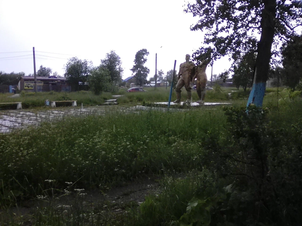 Памятник Первостроителям