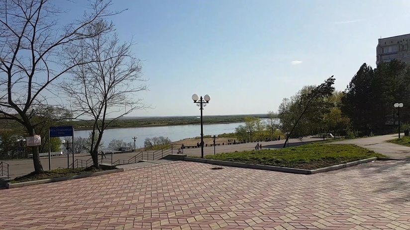 Река Амур и набережная