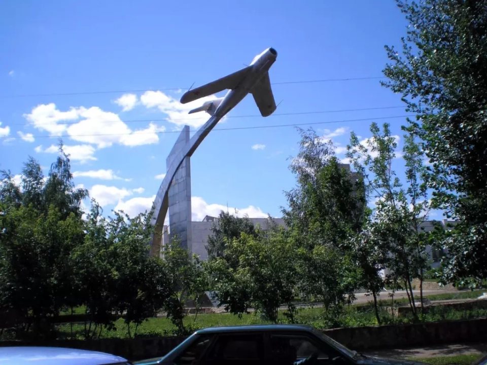 Памятник-самолет МиГ-17ф