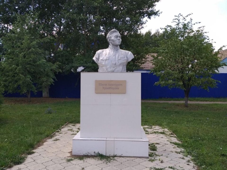 Бюст Ш.А. Худайбердина