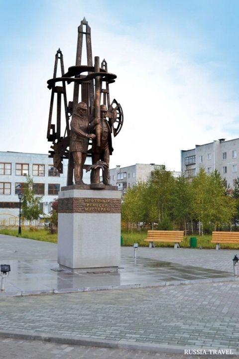 Памятник «Нефтяных ремёсел мастерам»