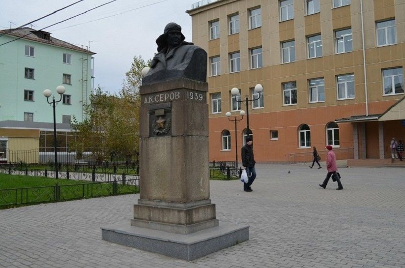 Памятник А.К. Серову