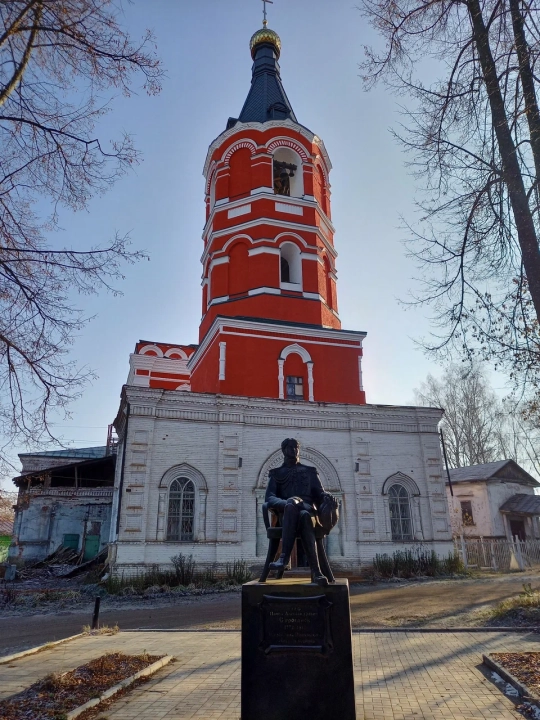 Петропавловский храм в Павловском