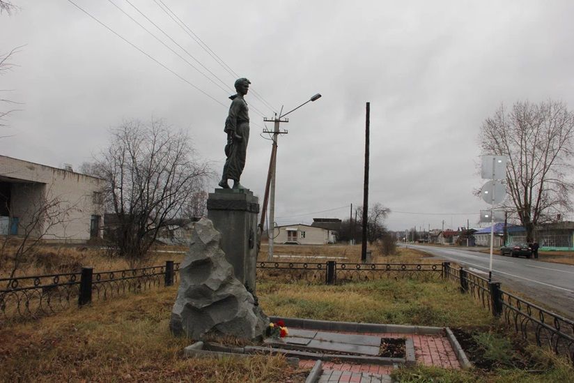 Памятник на могиле Павлика и Феди Морозовых