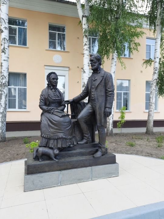 Памятник «Л.Н. Толстой и А.П. Бахметева»