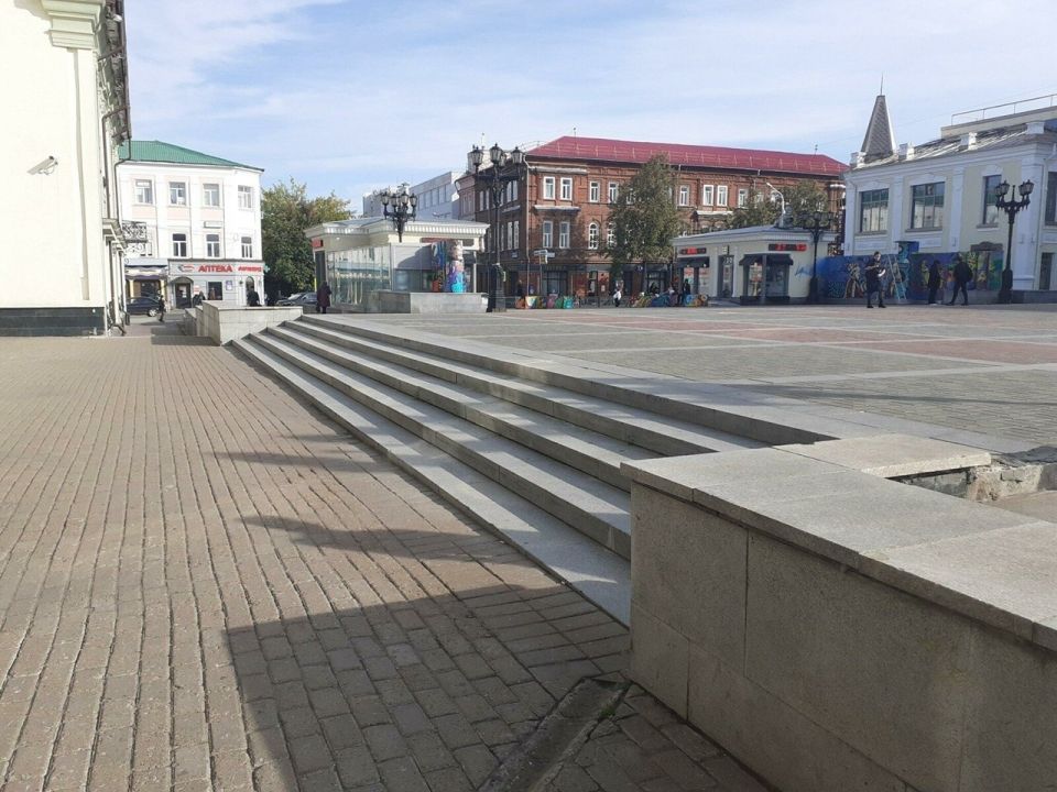 Верхнеторговая площадь