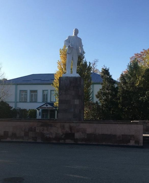 Памятник Ленину
