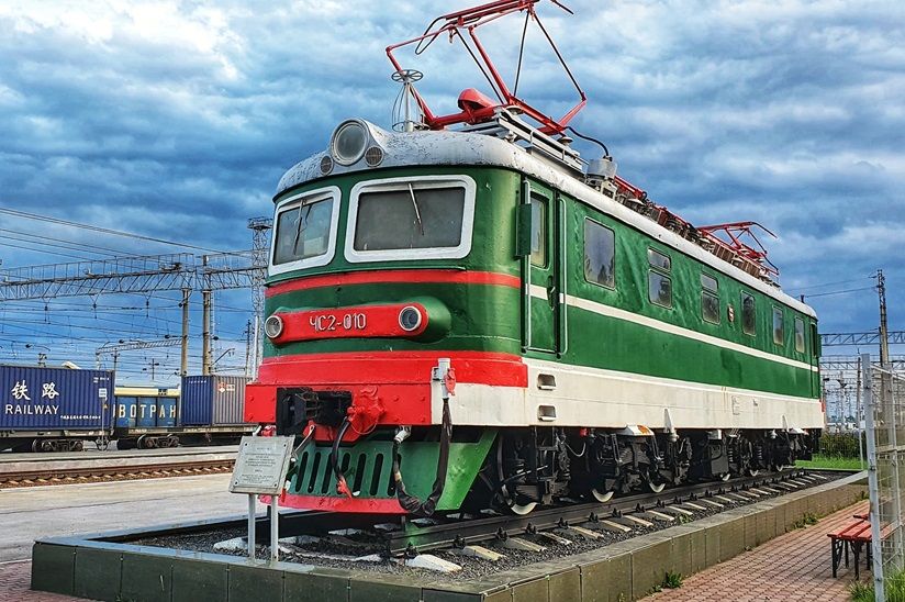 Памятник «Электровоз ЧС2-010»