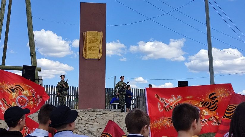 Стела в честь братьев Перевозкиных