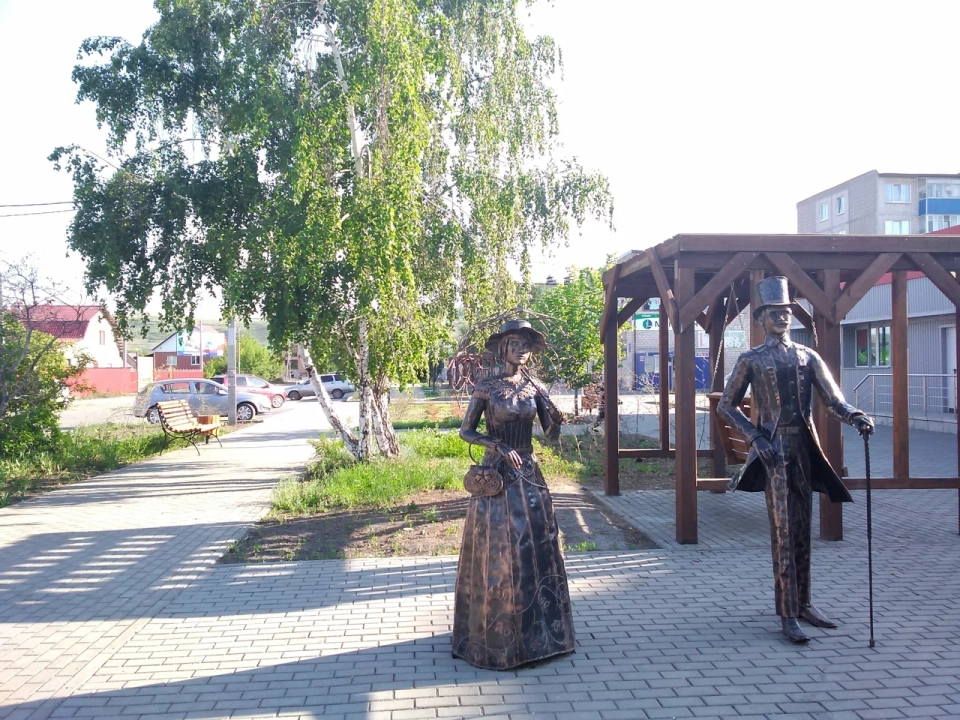 Скульптура «Дама с кавалером»