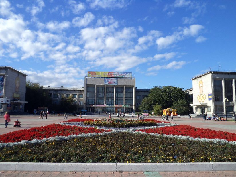 Площадь Юности