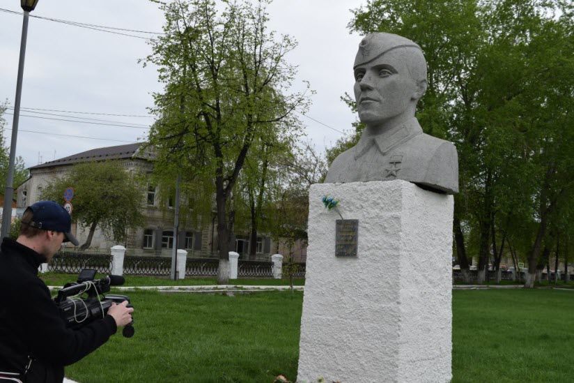 Памятник В.В. Гомзину