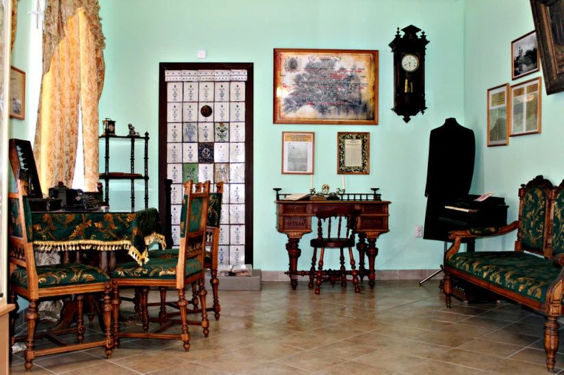 в музее Плотникова