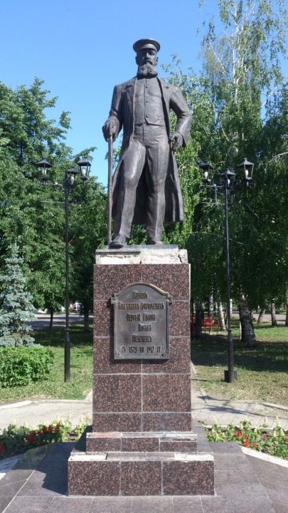 Памятник купцу К.Г. Маркову