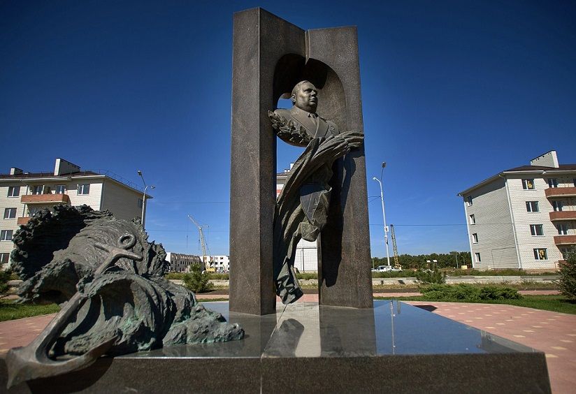 Памятник Адмиралу Г.А. Угрюмову