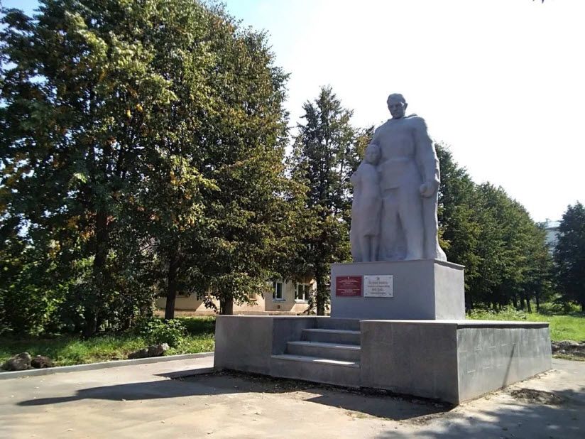 Памятник Рабочим завода «Дубитель»