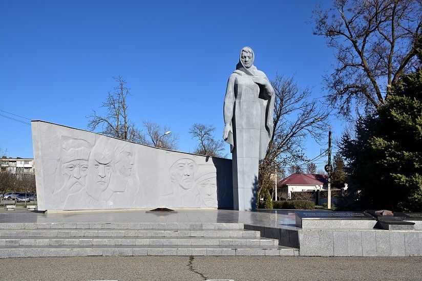 Памятник Родина-мать