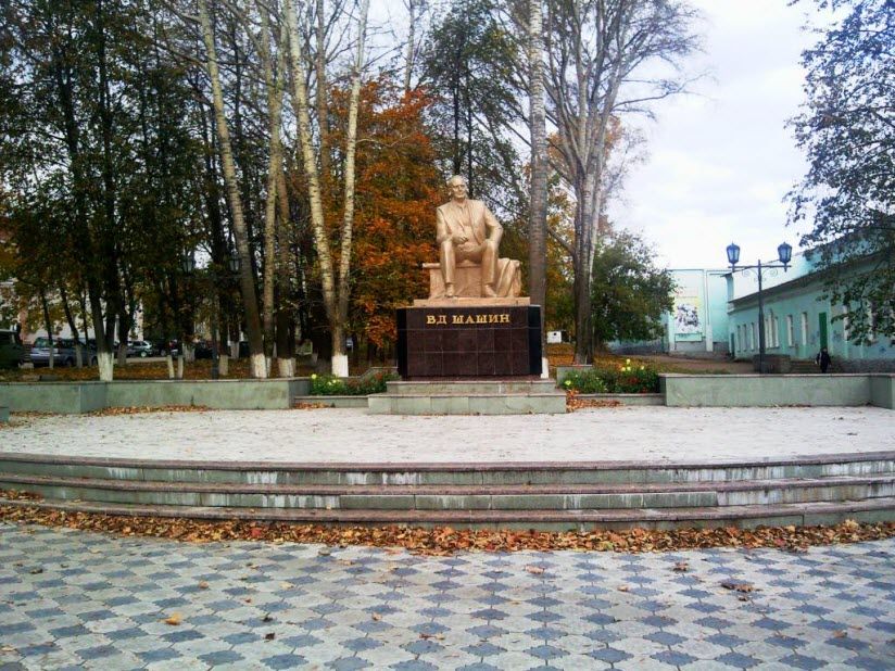 Памятник В.Д. Шашину