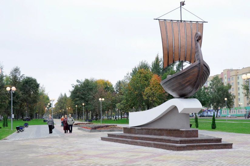 Скульптура «Ладья»