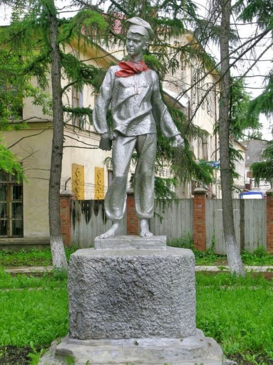 Памятник Павлику Морозову
