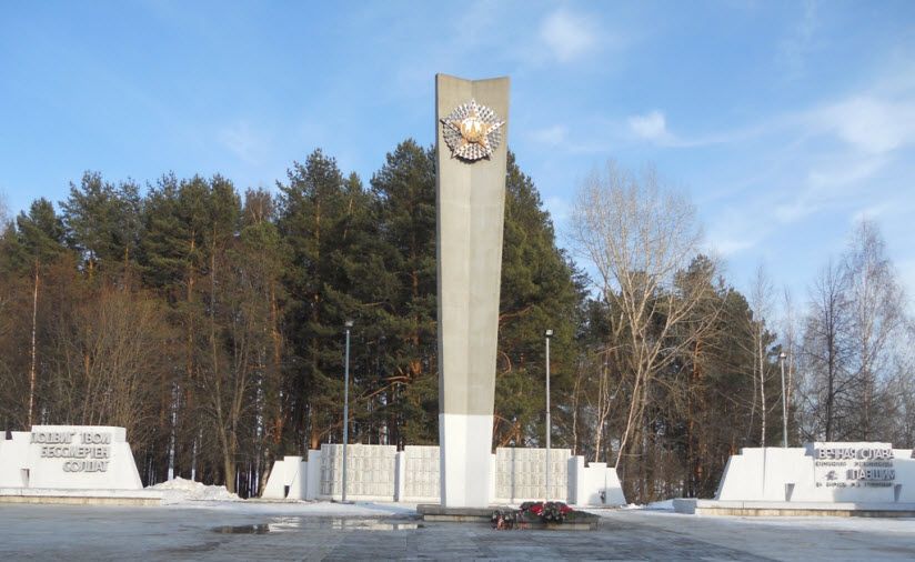 Воинский мемориал на площади Победы