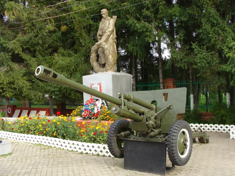 Площадь Победы и Вечный огонь