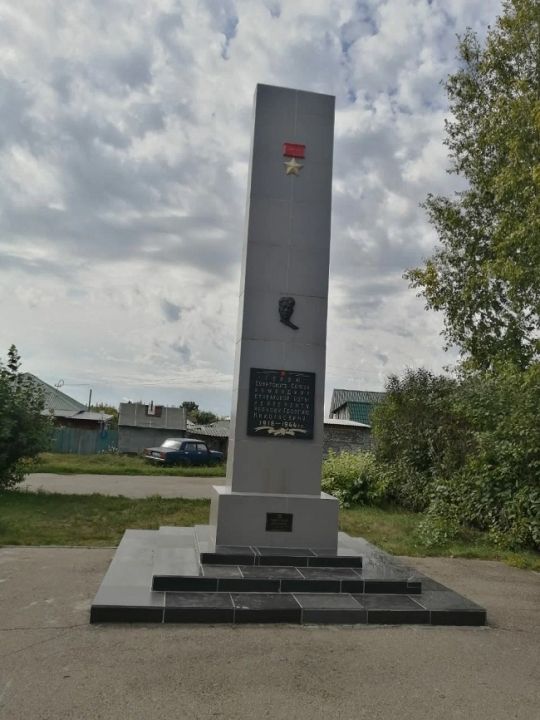 Памятник Герою СССР Г. Н. Чернову 1916-1944
