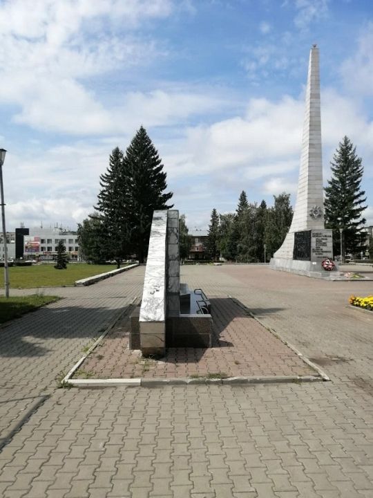 Памятник воинам-новоалтайцам, погибшим в ВОВ