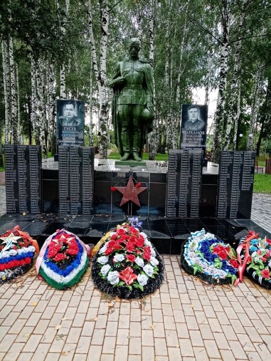 Памятник В.С. Гусеву