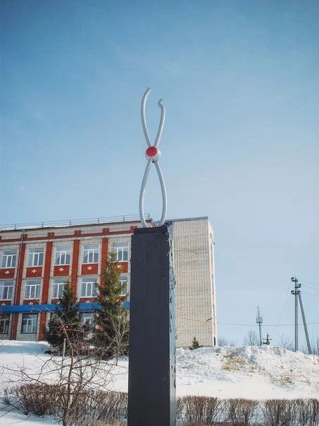 Памятник «Погибшему экипажу самолёта Пе-2 и В.М. Петлякову»