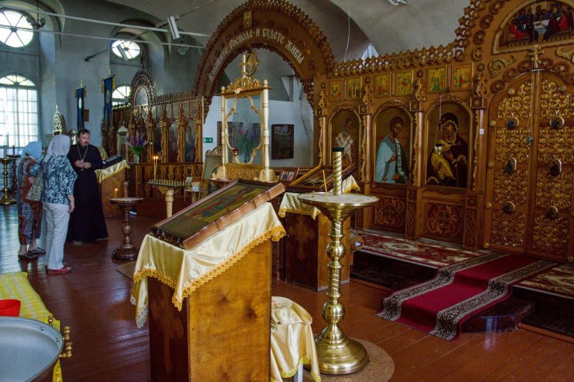 внутри церкви