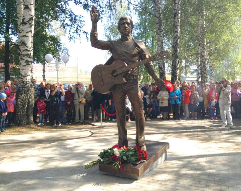 Памятник Высоцкому
