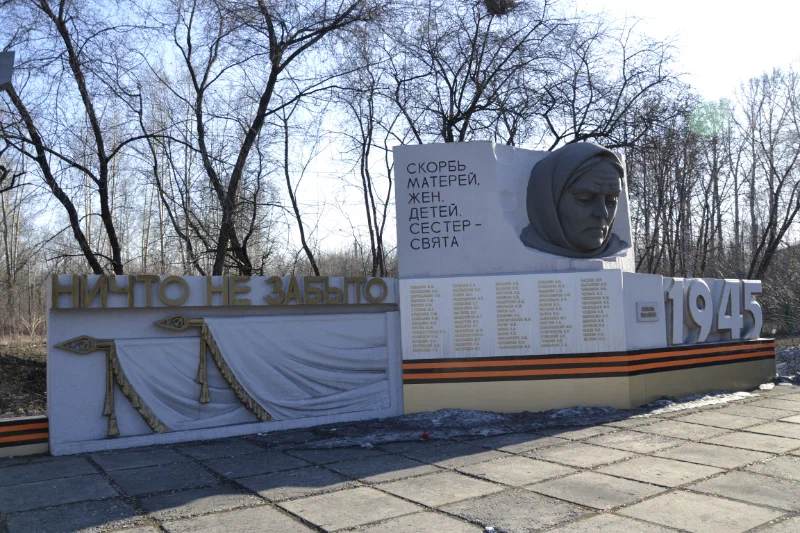 Памятник Рабочим завода имени И. С. Черных