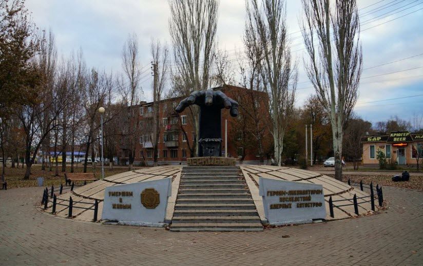 Памятник чернобыльцам