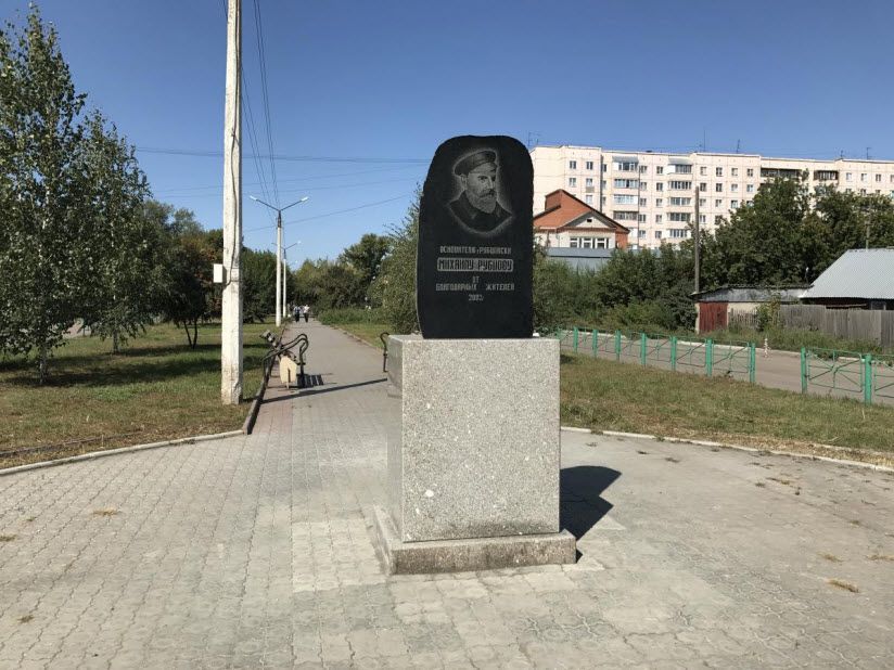 Памятник М. Рубцову