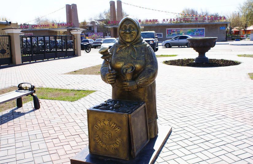 Памятник Орскому пирожку