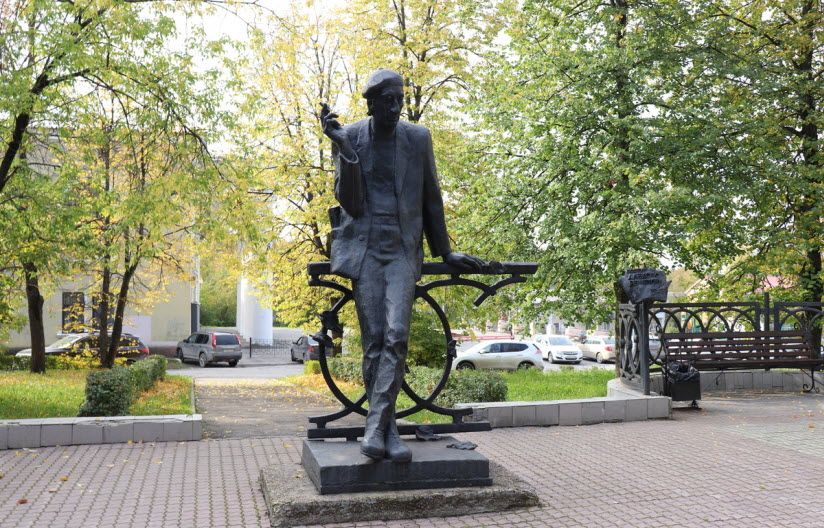Памятник Алексею Решетову
