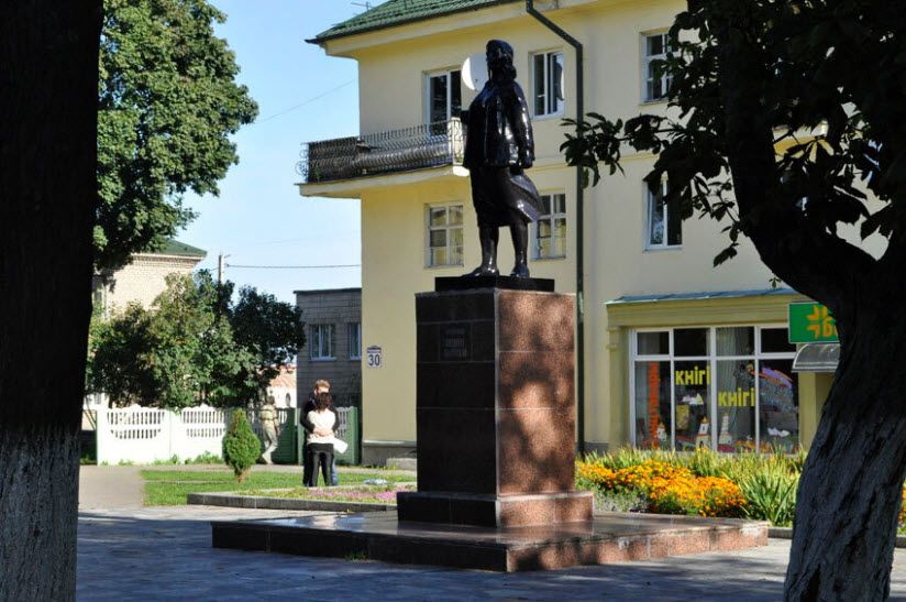 Памятник Л.И. Чаловской