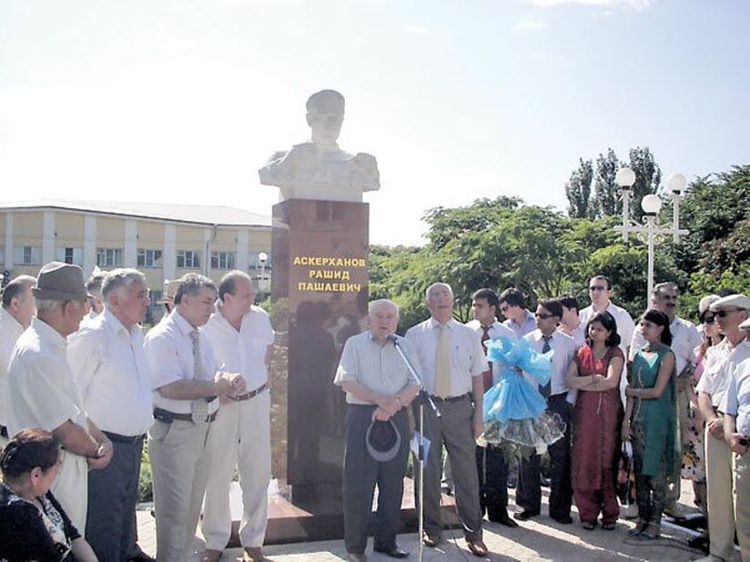 Памятник Рашиду Аскерханову