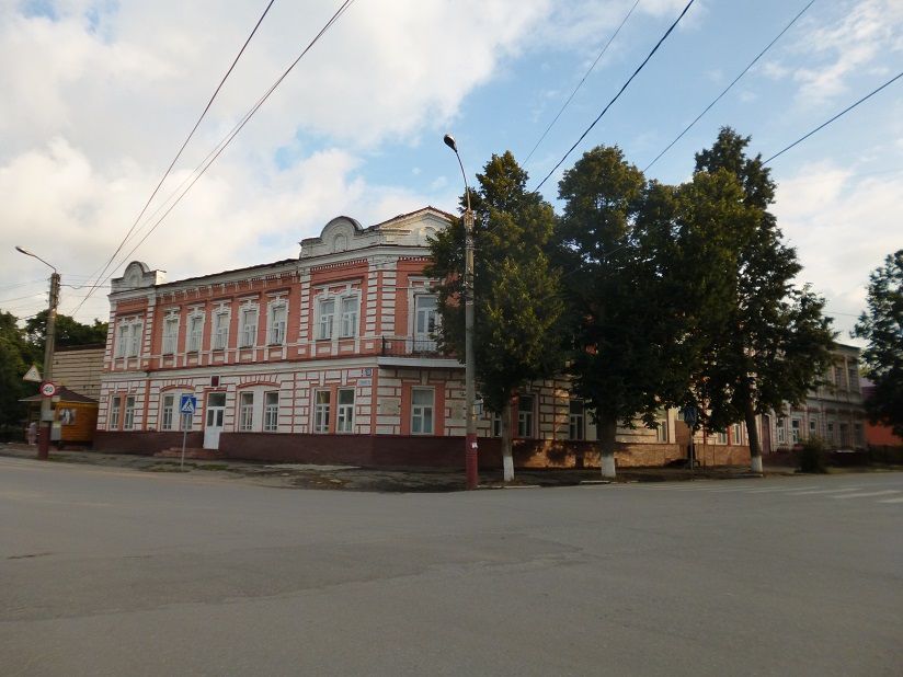 Здание бывшей женской гимназии