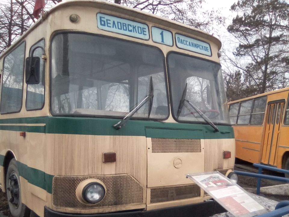 Памятник-автобус ЛиАЗ-677