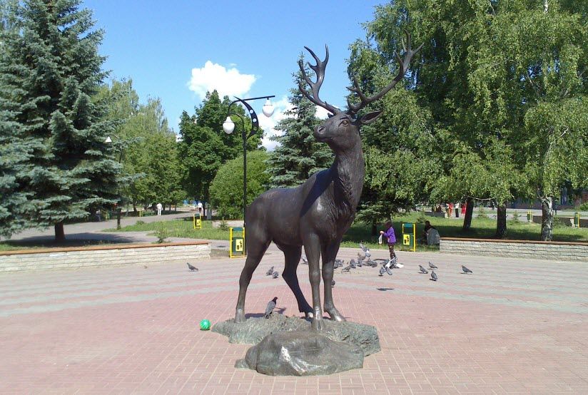 Статуя Оленя