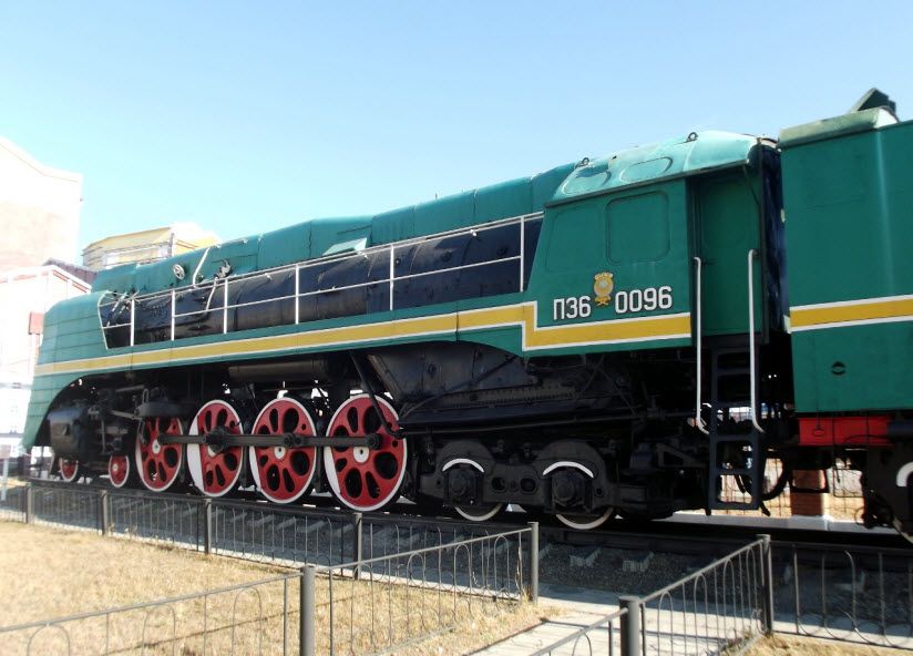 Памятник-паровоз П36-0096