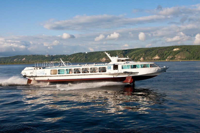Речные прогулки на катере