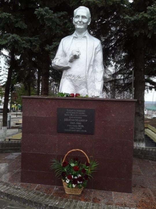 Памятник Шайхи Маннуру